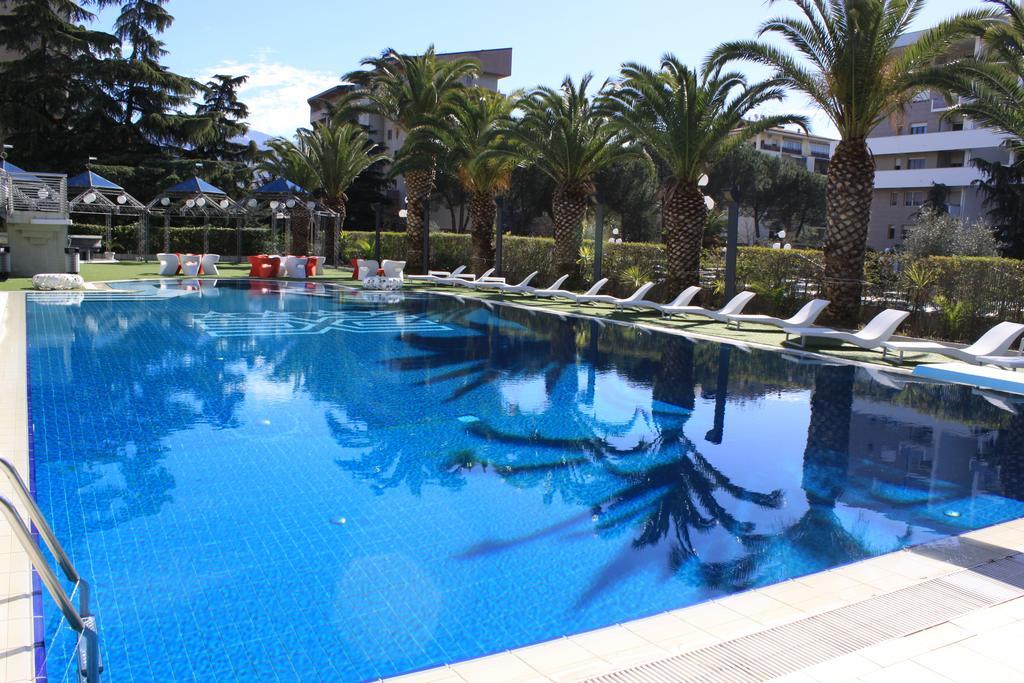 Ariha Hotel Cosenza เรนเด ภายนอก รูปภาพ
