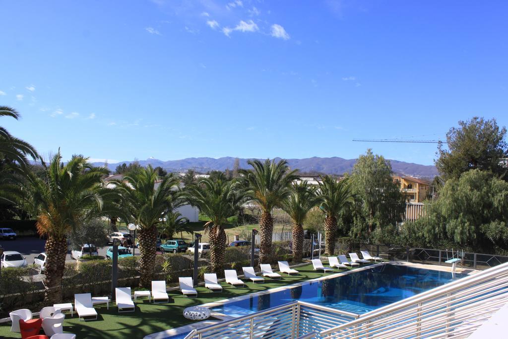 Ariha Hotel Cosenza เรนเด ภายนอก รูปภาพ